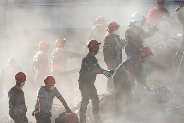 Carrera contrarreloj en Turquía para encontrar supervivientes del sismo