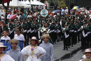 Orgullo y tradición desfilan frente al Palacio de las Garzas, este 3 de noviembre