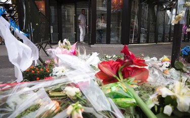 Los bares atacados en París preparan su reapertura y vuelta a la normalidad