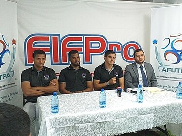 Gremio de futbolistas mantiene su posición de ir a huelga