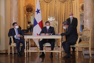 Presidente Cortizo cambia a las ministras de Salud, del Mides y Miviot
