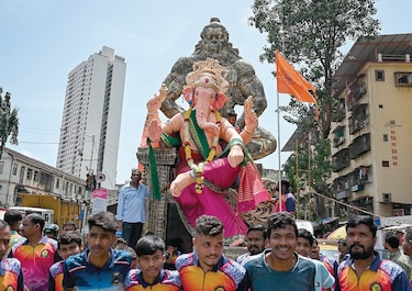 Bombay recupera el festival de Ganesh