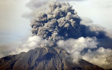 Advierten que erupción de volcán chileno Calbuco podría durar meses