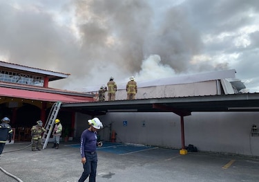 Controlan incendio en una bodega ubicada en Vista Hermosa