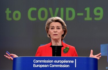 Comisión Europea amenaza con endurecer condiciones de exportación de vacunas anticovid