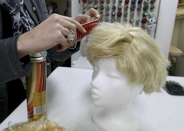 Gran demanda de pelucas de Donald Trump para carnaval en Austria
