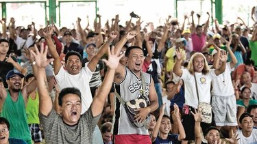 Filipinas grita y llora para festejar el triunfo de la leyenda Pacquiao