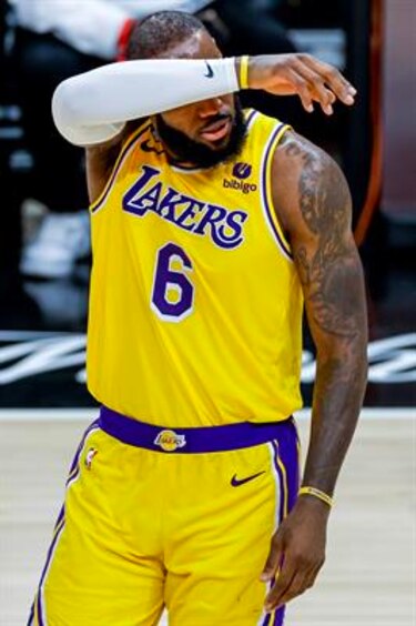 LeBron James dice que no hay ‘fecha clara’ para su regreso