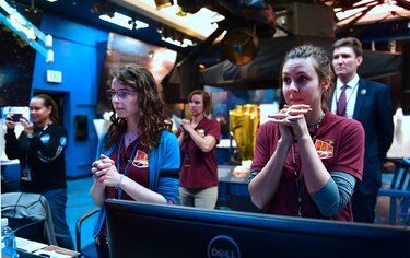 La sonda InSight toca suelo de Marte y envía su primera foto
