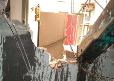 México: intentan robar caja fuerte de banco con excavadora