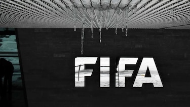 FIFA ordena repetir un partido de la eliminatoria y castiga a perpetuidad a un árbitro
