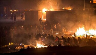 Al menos 10 heridos deja incendio en campo de migrantes en norte de Francia