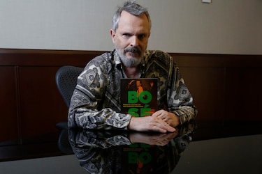 Miguel Bosé confirma que 10 sujetos armados lo asaltaron en su casa en Ciudad de México
