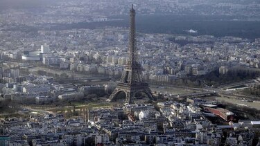 Torre Eiffel permanece cerrada el martes por huelga de personal