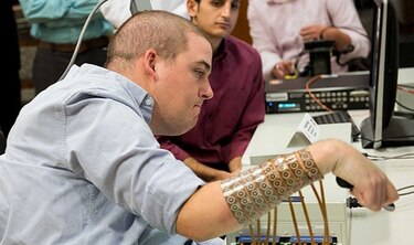 Implante cerebral restablece algunos movimientos de paralítico