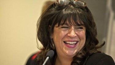 La escritora E.L. James asegura que el dinero no le ha hecho perder la cabeza