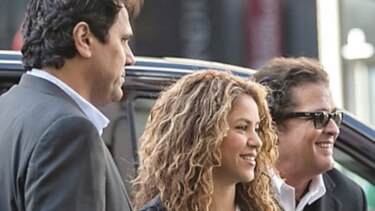 Shakira y Carlos Vives defienden ‘La bicicleta’ ante un juez