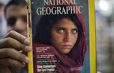 Juez paquistaní rechaza libertad condicional a la afgana de ojos verdes de National Geographic