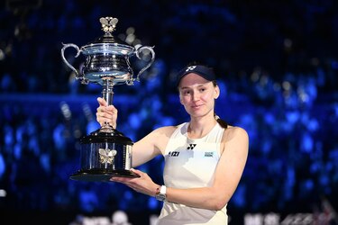 Rybakina reina en Melbourne tras vencer a Sabalenka