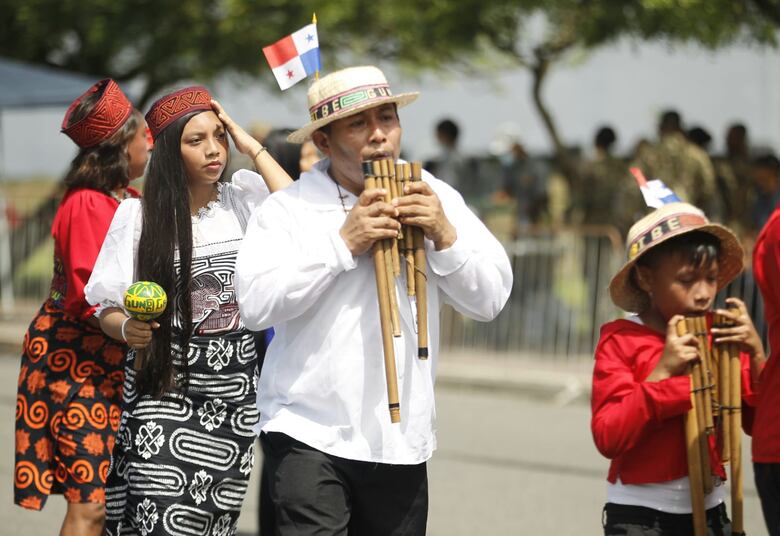 Desfiles del 5 de noviembre en Colón se desarrollan según lo programado