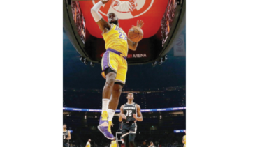 LeBron James guía a Lakers a un triunfo sobre los Hawks