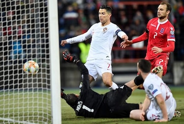 Portugal avanza a la Euro 2020 y Cristiano llegó a los 99 goles