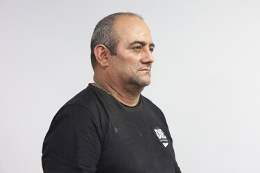 La banda de Otoniel arremete contra la policía colombiana antes del cambio de gobierno