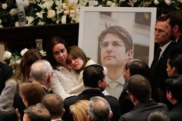 Gobierno decreta un día de duelo y bandera a media asta por Miguel Uribe Turbay