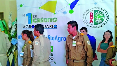 Presentan crédito para bachilleres del agro