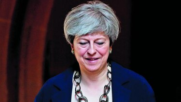 May busca acuerdo para conservar poder