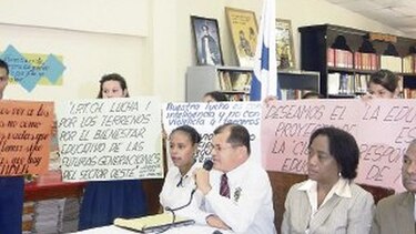 Sigue pugna por predio municipal