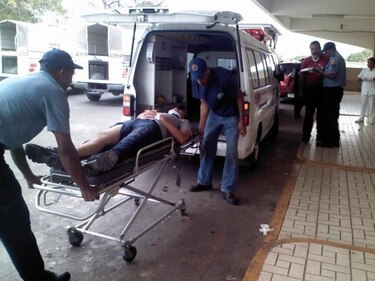 Vuelco de autobús deja ocho heridos en Sajalices