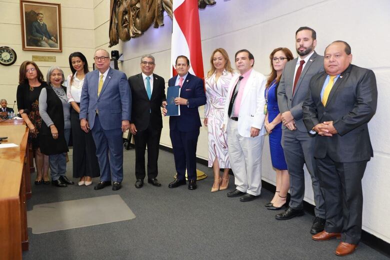 Pacientes esperan sanción de la nueva ley de medicamentos