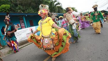 Un día en honor a la pollera conga
