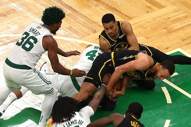 Curry confirma que estará el viernes ante Boston pese a la lesión en el pie