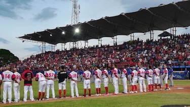 El béisbol, pasatiempo nacional de Venezuela, recorta calendario ante la crisis