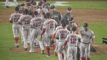 Boston humilla a Yankees, Dodgers logran boleto
