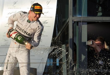 Rosberg aplasta y Red Bull vive día de pesadilla en inicio de la F1