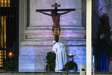 Papa Francisco insta al mundo a 'remar juntos’ contra el coronavirus