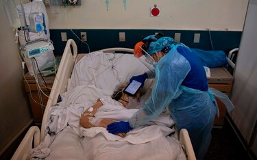 Morir acompañado pese al coronavirus: un hospital chileno ofrece un adiós humanizado
