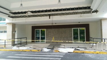 Se desprende parte del techo en la entrada del aeropuerto de Albrook