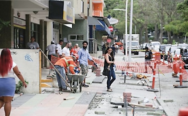 Cierran negocios por demora de obras en vía Argentina