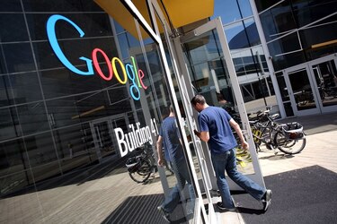 Google y Facebook postergan regreso a trabajo presencial hasta 2021