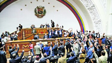 Asamblea Nacional aprueba juicio político a Nicolás Maduro