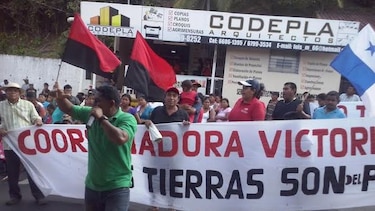 Precaristas protestan frente a Municipio de Arraiján