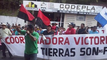 Precaristas protestan frente a Municipio de Arraiján