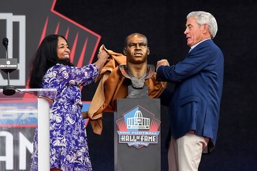 Salón de la Fama de la NFL da la bienvenida a sus ocho nuevos miembros