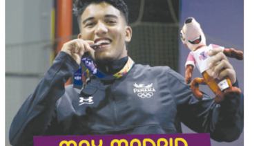 Recibe su medalla de bronce