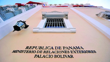 La cancillería paga por el traslado de los diplomáticos entrantes y salientes; este es el costo de algunos pasajes