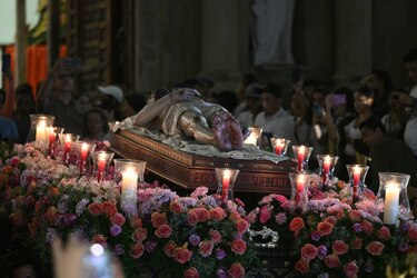 Casco Antiguo vive la solemnidad del Viernes Santo con el Cristo Yacente